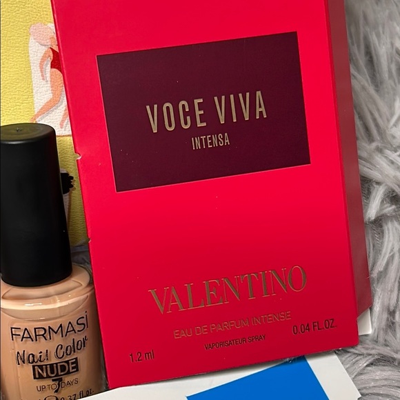 Ipsy Yellow Patterned Bag & OLAPLEX No8 Hair Mask & Farmasi Polish & Face Mask - Picture 8 of 11